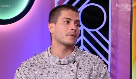 Internautas escancaram fraude em números de Arthur Aguiar