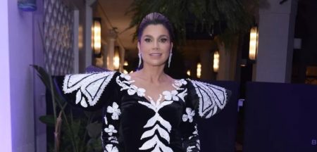 Flávia Alessandra é aclamada após escolher look certeiro para o Baile da Vogue