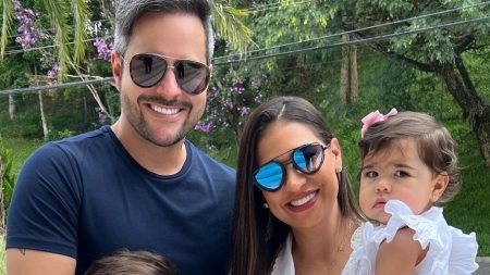 Simone presenteia filha de 1 ano com carro de R$ 30 mil e choca internautas