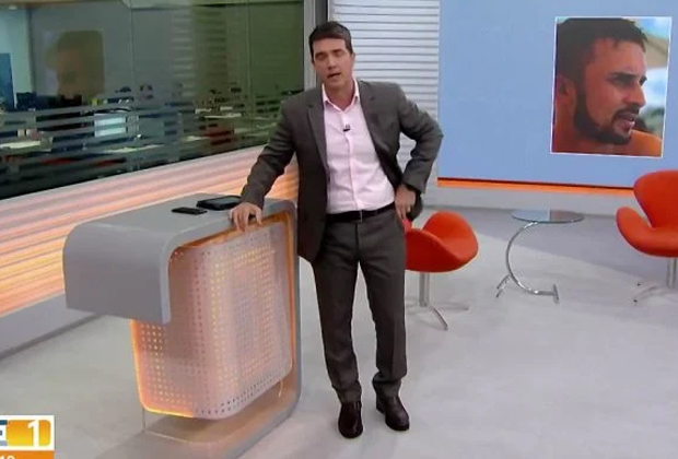 Âncora da Globo passa mal ao vivo e se apoia em bancada de telejornal