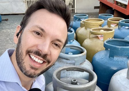 Repórter da Globo vira alvo de fetiche nas redes sociais e se assusta
