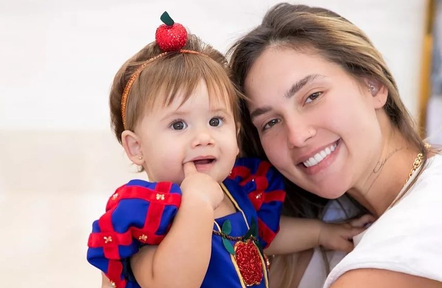 Virgínia Fonseca desabafa após ser acusada de falhar como mãe por ter babá