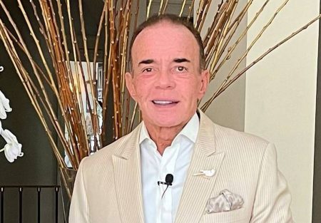 Chiquinho Scarpa é intubado em estado grave após complicação de doença