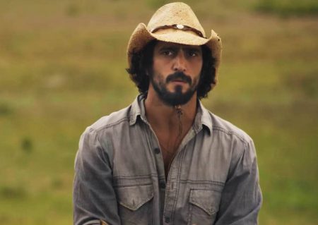 Globo aciona autores para desenvolver novelas além dos horários atuais