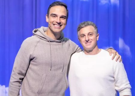 Tadeu Schmidt participa do Visitando o Passado no Domingão com Huck
