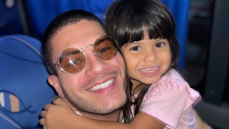 Filha do ex-BBB Arthur Aguiar surpreende com pedido inusitado