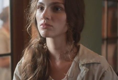 Além da Ilusão: Após beijo, Olívia implora por ajuda de Tenório