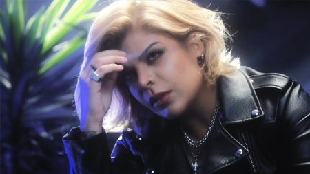 Paula Mattos acusa YouTube de censurar videoclipe com cenas de romance entre mulheres
