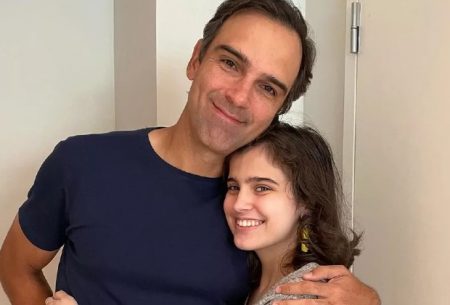 Filha de Tadeu Schmidt faz vaquinha para estrear musical