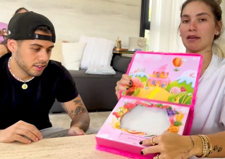 Virgínia e Zé Felipe mostram convite tecnológico para a festa de 1 ano da filha