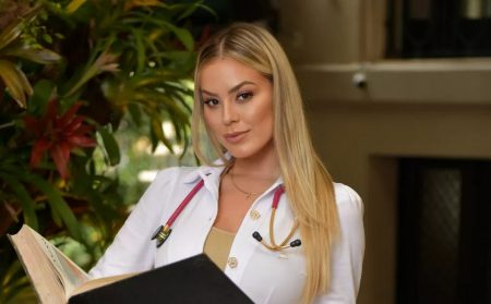 Ex-BBB Isabella Cecchi revela que sofreu preconceito por cursar medicina