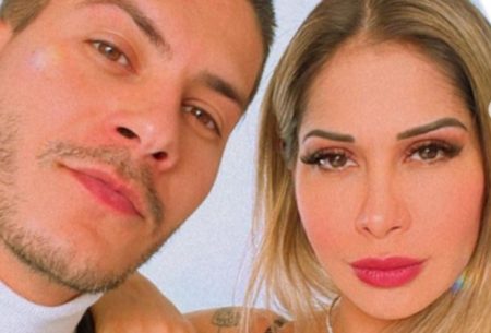 Arthur Aguiar e Maíra Cardi vão a culto e se emocionam com momento: “No amor e na dor”