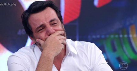 Rodrigo Lombardi testa positivo para a Covid-19 e lamenta desfalque em peça de teatro