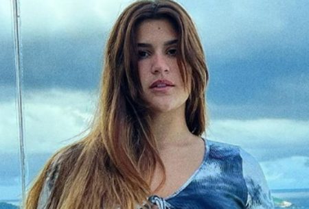 Giulia Costa desabafa e vai às lágrimas com saudade de casa