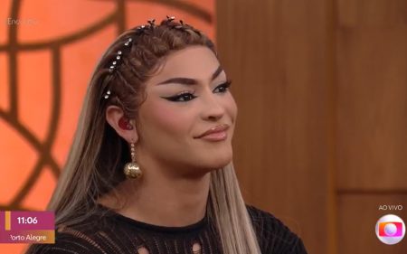 Pabllo Vittar fala sobre amor platônico e se emociona com recado de fã