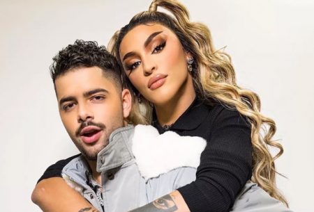Pabllo Vittar pega Pedro Sampaio de surpresa com cantada ao vivo na TV
