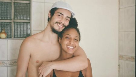 Danilo Mesquita aparece em clique raro com filha de Mano Brown