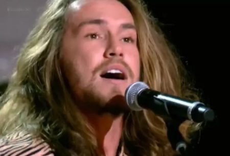 Vitor Kley revela música que fez para ex famosa