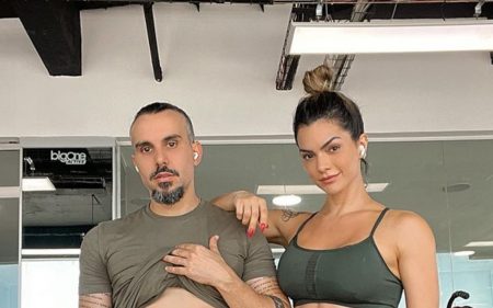 Kelly Key ostenta tanquinho ao lado do marido e recebe elogios