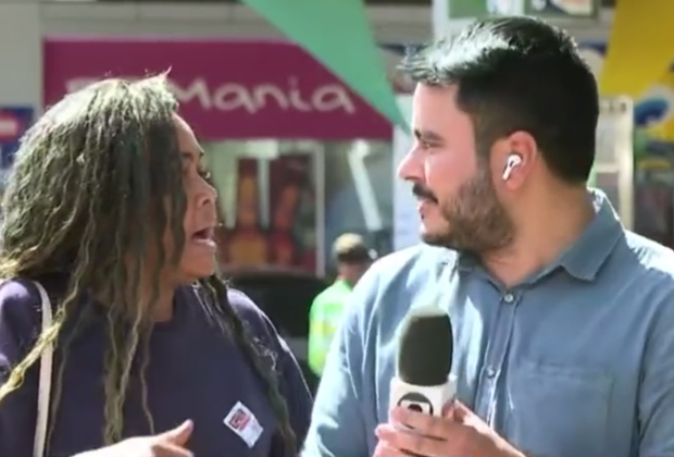 Repórter da Globo é interrompido por mulher e se assusta ao vivo
