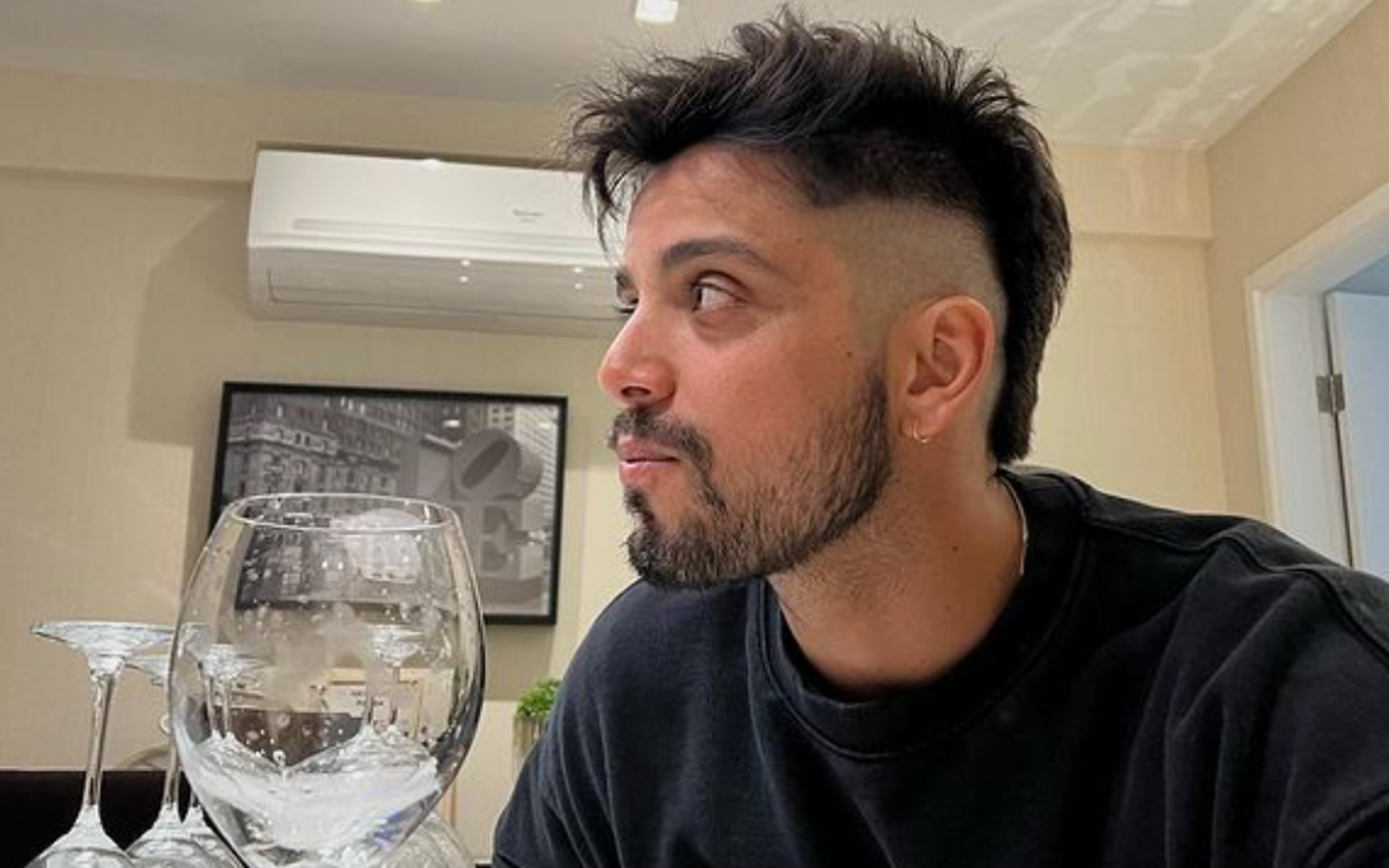 Rodrigo Simas recebe elogios ao mudar corte de cabelo