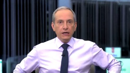 Equipe não avisa e âncora da Globo é flagrado em momento inusitado