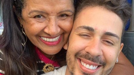 Carlinhos Maia revela que mãe não sabe do roubo e desabafa