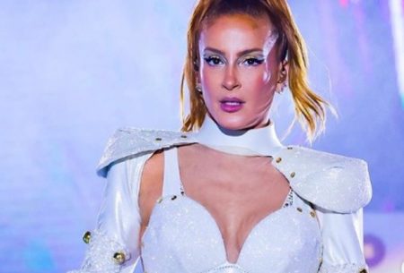 Claudia Leitte tem show interrompido e desabafa no palco