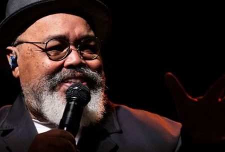 Jorge Aragão dá entrada em hospital e preocupa fãs