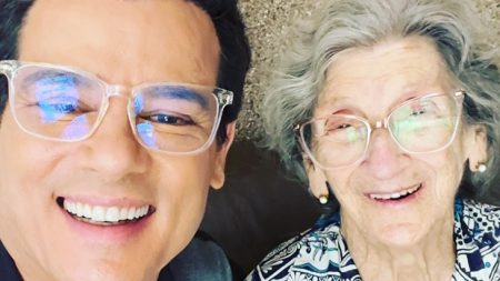 Celso Portiolli dá presente luxuoso para a mãe e reação surpreende internautas