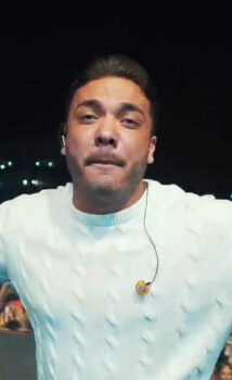 Wesley Safadão é atingido durante show no Carnaval e toma atitude em cima do palco