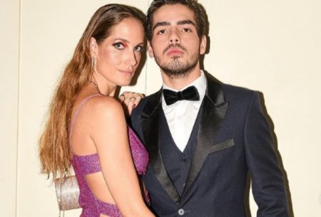 João Guilherme dá beijo impressionante em namorada