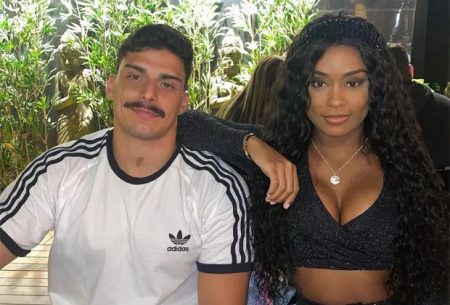 Rebecca retoma relacionamento com ex e ganha surpresa especial