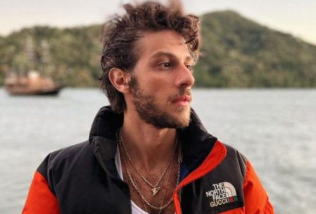 Chay Suede dá detalhes inéditos do seu personagem em Travessia: “De caráter dúbio”