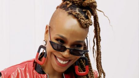 Karol Conká vira assunto ao debochar do próprio “cancelamento” pós-BBB