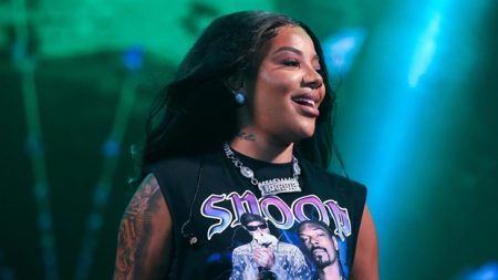Ludmilla ganha festa surpresa de fãs e mostra tatuagens em sua homenagem