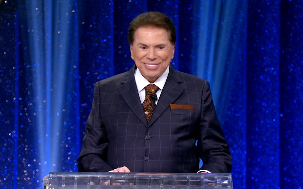 Afastado da TV, Silvio Santos surge em foto rara com todas as filhas