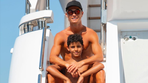 Cristiano Ronaldo comemora aniversário do filho e imagina herdeiro como jogador