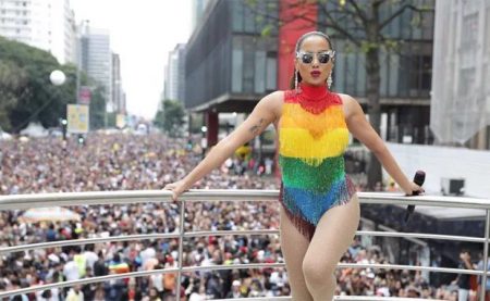 Anitta detona comportamento político do Catar contra LGBTQIAP+: “Não tenho paciência”
