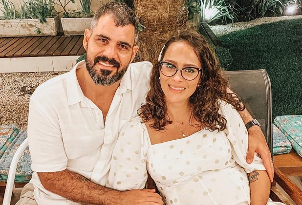 Esposa de Juliano Cazarré anuncia parto da filha e volta atrás: “Não chegou a hora”