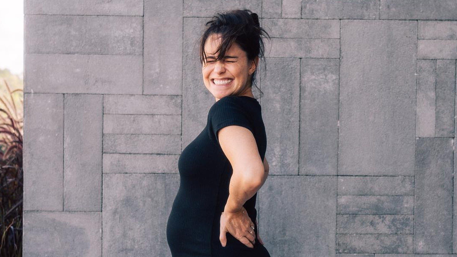 Fernanda Vasconcellos celebra 9 meses de gravidez e encanta web
