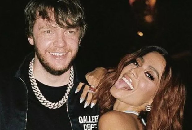 Anitta shows she’s in love and gets in on the action with her boyfriend at a show