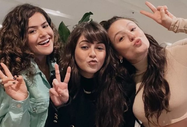 Larissa Manoela posta com Klara Castanho e Maisa em apoio à amiga