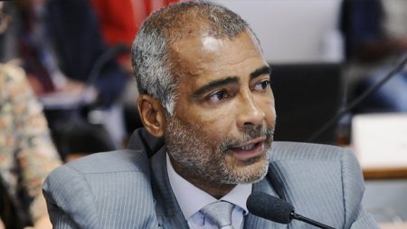 Band pede para bloquear contas de Romário após vitória em ação judicial
