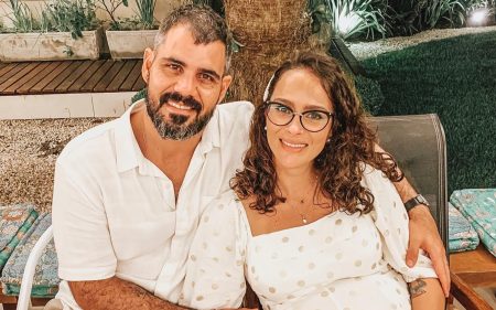 Juliano Cazarré comemora novidade com a esposa após seis meses de espera