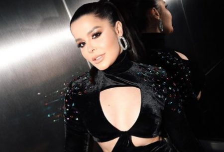 Maraisa abusa do decote ousado para show e fãs reagem ao look da sertaneja