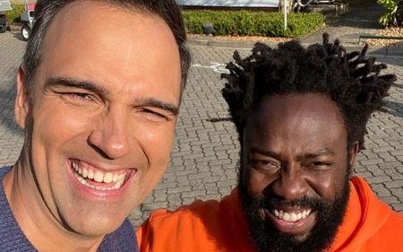 Tadeu Schmidt aparece em foto com Douglas Silva e faz revelação