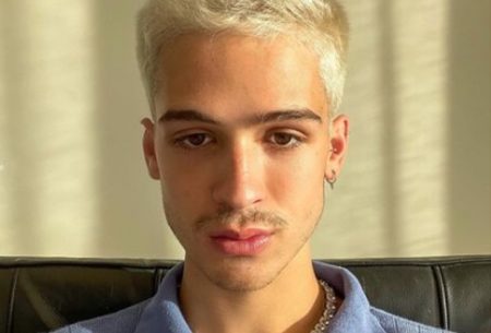 João Guilherme troca beijos com ex de Kevinho em evento