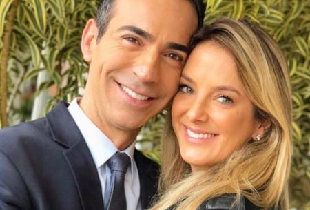 Ticiane Pinheiro surge em clique romântico com César Tralli e se despede de férias