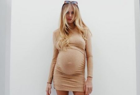 Isabella Scherer surge sem roupa em clique feito pelo namorado